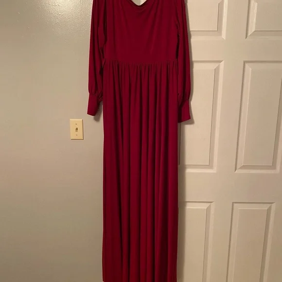 Maternity, XL, two slits on both sides for legs, dark red, shows bump well! - Picture 2 of 4